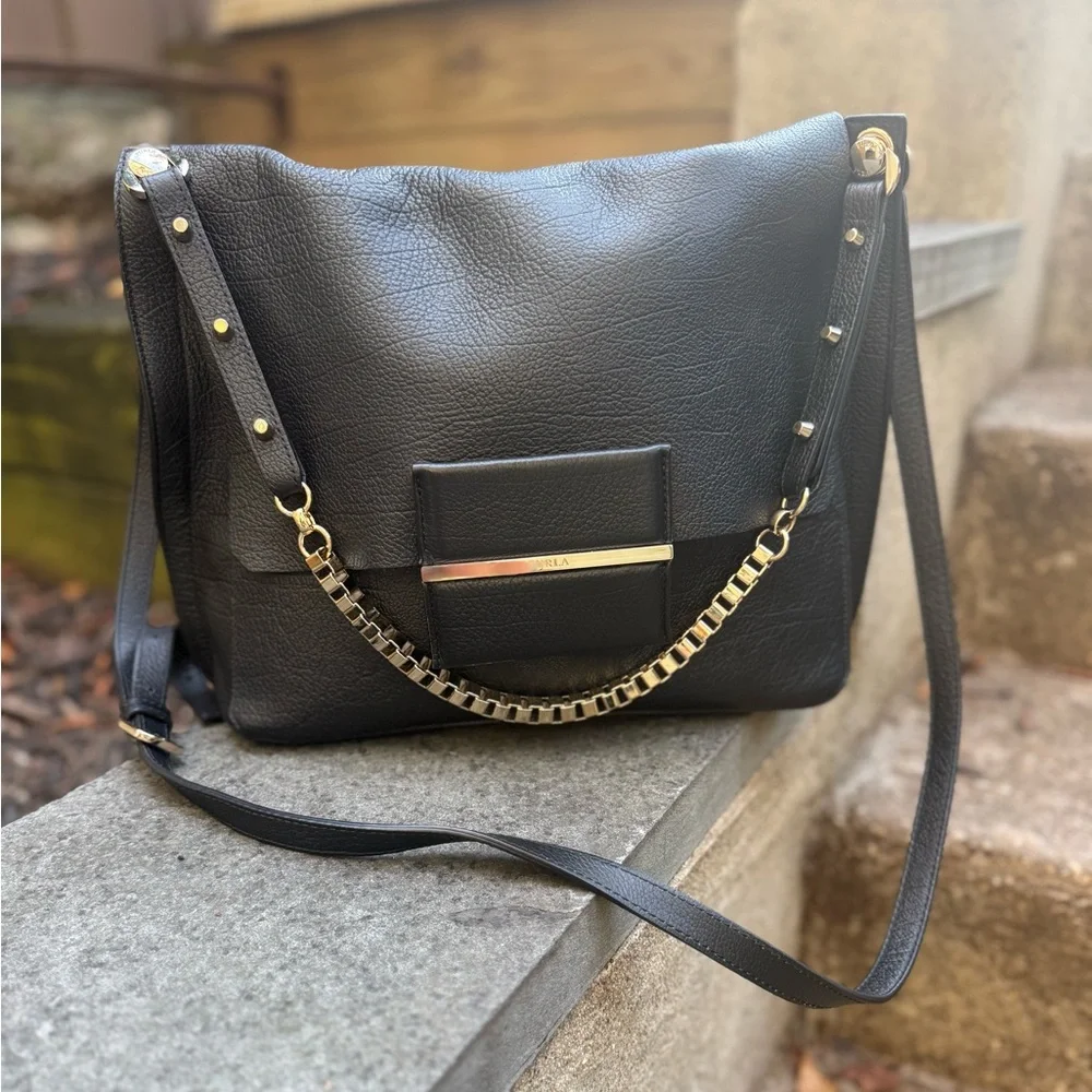 EUC Furla Minerva gorgeous black leather Black crossbody Bag with Chain